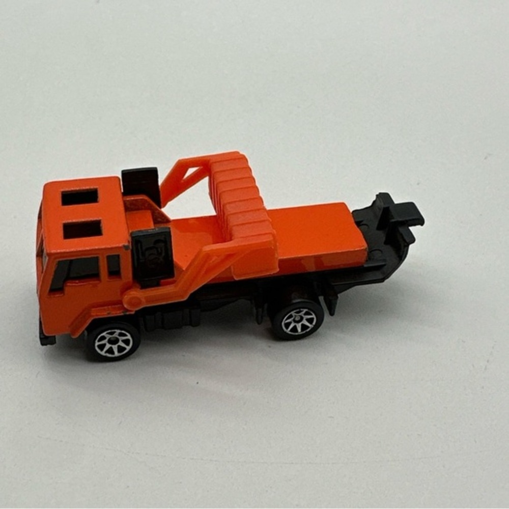 Vintage 1991 Hot Wheels Orange Recycling Refuse Truck / Loose